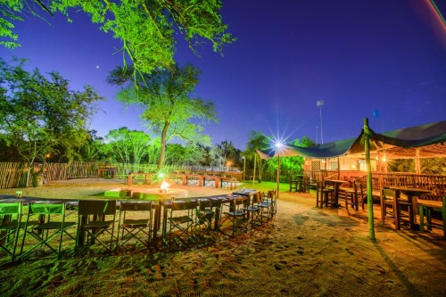 Shalati Safari Camp buiten eten